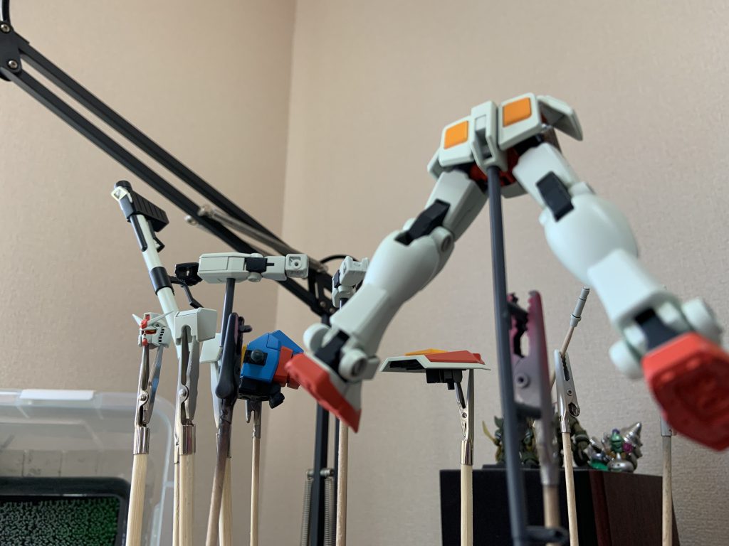 最後のトップコート前。アニメカラーにした兼ね合いもあり、デカールも敢えて貼らない選択をしました。