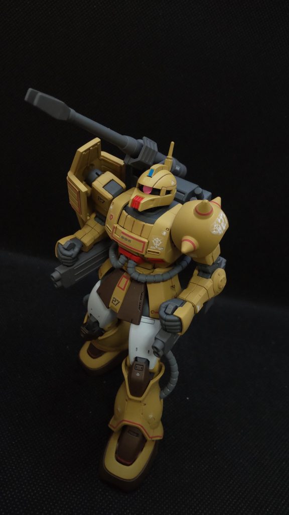 このポージングは旧キット1/100の箱絵を意識してみました(笑)以上、久々にザク組んで楽しかったです。