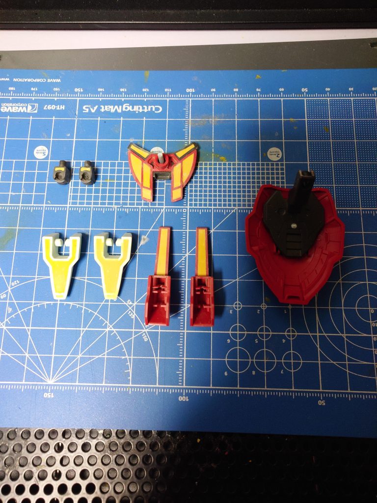 あんまり乗せるものがありません。匂いだけ好きなポリパテ作業。