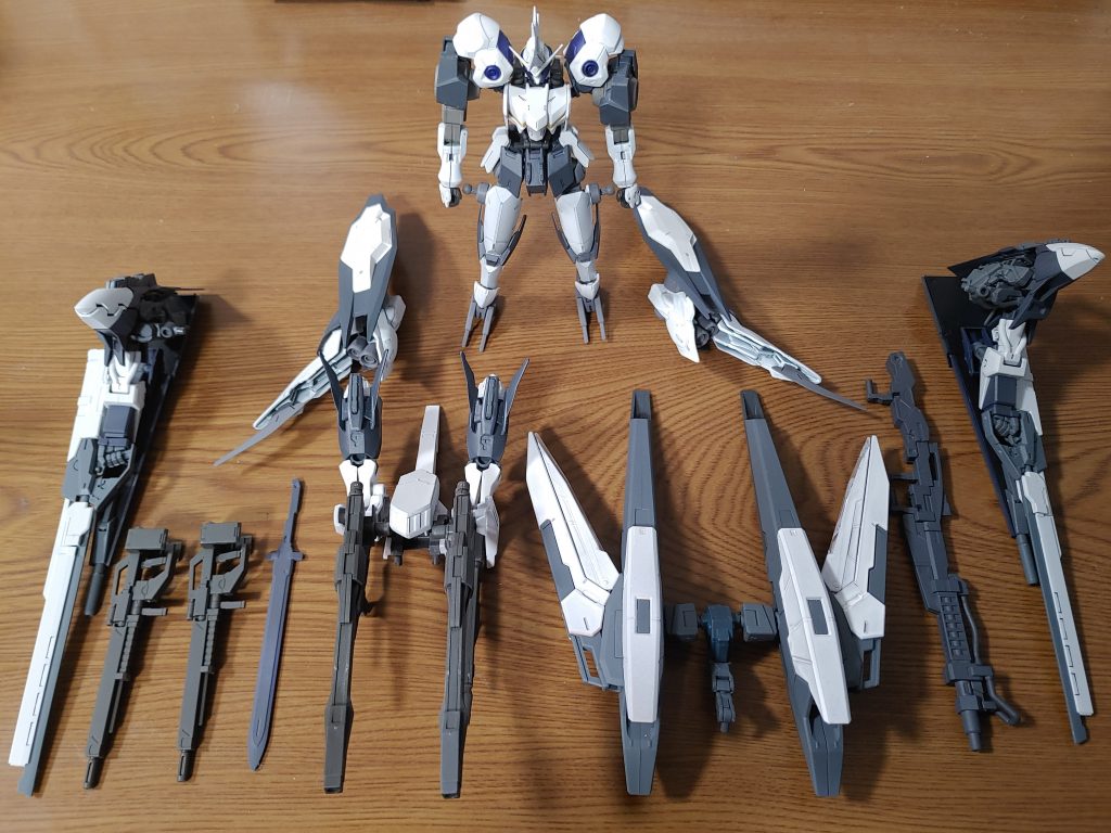 各パーツを並べるとこんな感じ。メインフレームと火力は鉄血系、機動力はソレスタルビーイング系、火力と速力の補助にフライルーを使ったミキシングでした。 初投稿かつ塗装はまだまだ粗のある作品ですが、ここまでご覧いただきありがとうございました！