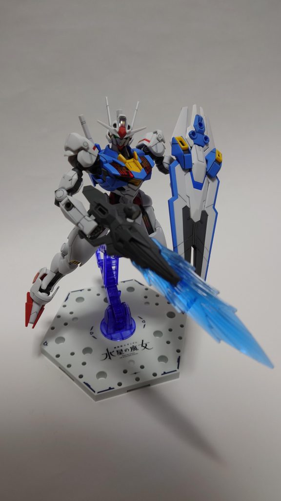 ガンビットを外すとあっさりした雰囲気になります。ライフルのエフェクトパーツは長過ぎず短過ぎずポーズを取りやすい丁度いい長さです。