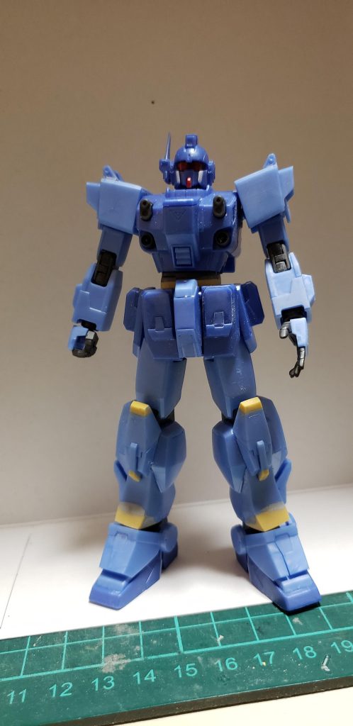 脚部のアーマー類もバランスをみながらプラ板で延長しました。腹部ブロックも1ミリ延長してます。