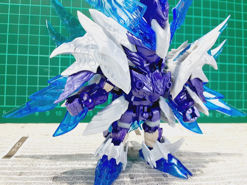 下半身は窮屈な印象だったので切断しランナータグを3枚重ねて延長しました