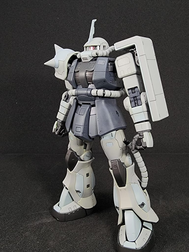 一度も組まずに塗装したので、汚す前のものになります。