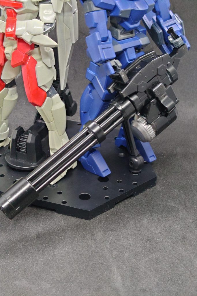 そして存在感が立ちまくりのガトリングです！今まで作った武器の中で手間が掛かっただけに組み立てが終わった後のガトリングのみの鑑賞会が始まってしまったのである‥‥！