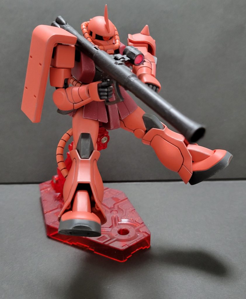 バズーカ、マシンガンともウェザリングと艶消しのみとスコープ部分はガンダムマーカーを。このキットは腕、脚の付け根と可動範囲が広く、スカート部分は別にシリコンパーツが付属し蹴りを想定したパーツになってますね。