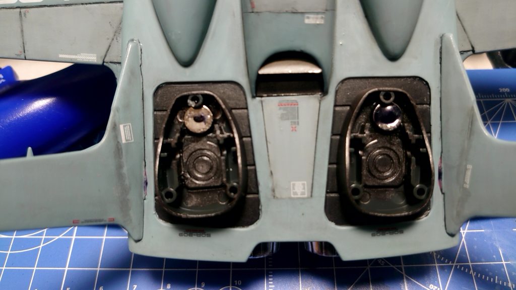 足にネオジム磁石入り。