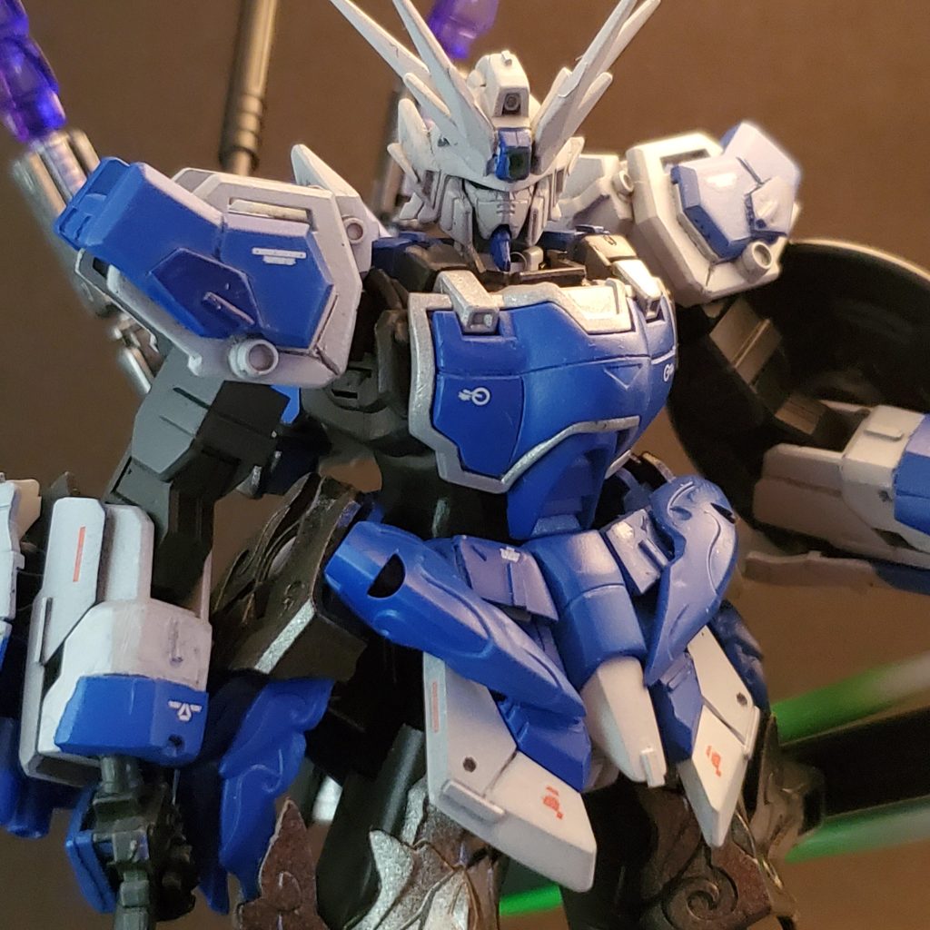 スジボリ　プラ板でディティール追加色々なジャンクパーツなどを所々増やしました。