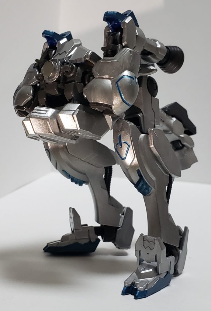 馬体はリサイクルショップで投げ売りされていたバルバトスをほぼそのまま使用。変形させただけだけどかなりサポートメカ感ある……気がする。