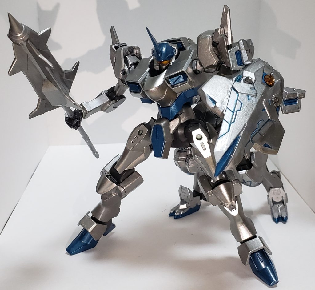 放置してた中古バルバトスや塗料を供養するつもりで作ったのですが、個人的にかなり好きなデザインになりました。こんな感じで楽しみながら少しずつ作っていきたいですね。