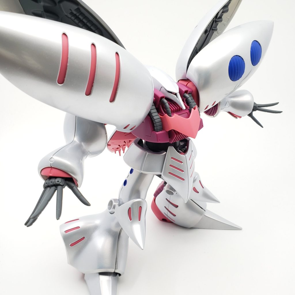 ひかえめポージング。