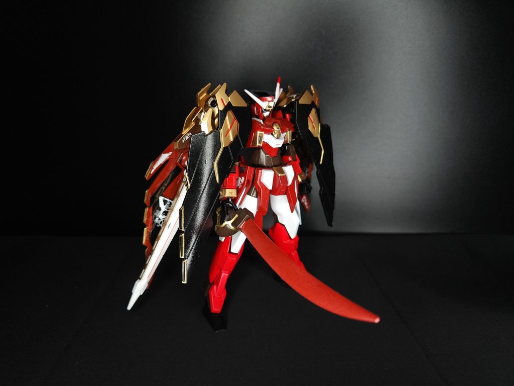 ここからは武装の紹介になります。本作品の基本武装はX1フルクロスが装備していたものからマリン船長でも扱えるような武装を選んで装備させています。なお、それに伴ってダークハウンド時に持たせていたドッツランサー、オリジナル武装のハンマーはオミットしました。まずはビームザンバーになります。基本性能はフルクロスのものと大差ないです。ですがビーム刃のカラーリングをマリン船長専用に変えてあります。また、カラーリングもとある方の作品を参考により海賊らしい茶色ベース、差し色に金を入れています。