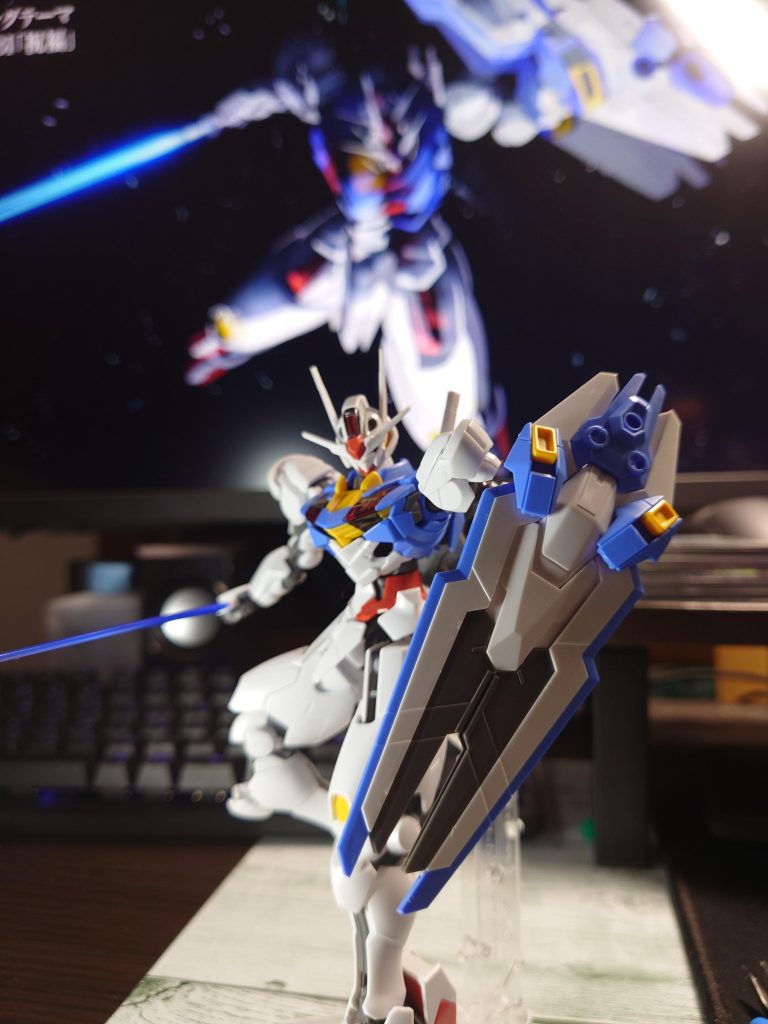 ポージングOPのサーベル抜刀→シールドで防御→ビット射出のシーンすこ