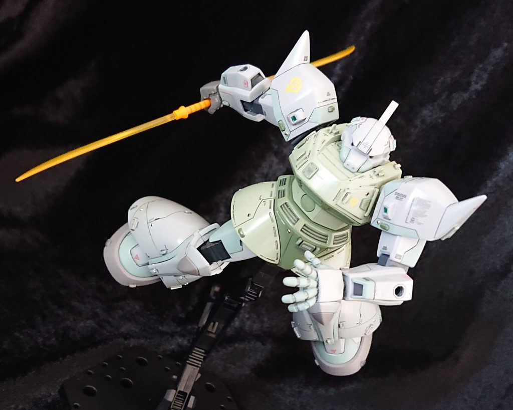 ビームなぎなた。カッコいい！ロボットだけに手首を360°グルグル回すそうな。うーん、どうなんだろう？