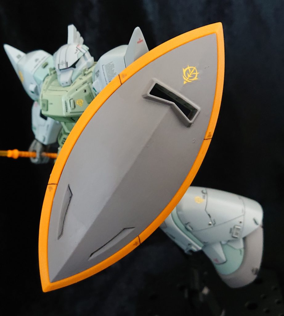 シールドが大きいから、すっぽりガードができ、重厚感、マシマシですなぁ。