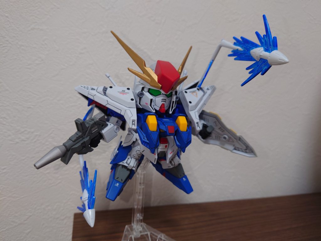 ファンネルミサイルはエフェクト付きで整形されてます。クリアブルーで雑にぬってますが、雰囲気が出てよかったかな？