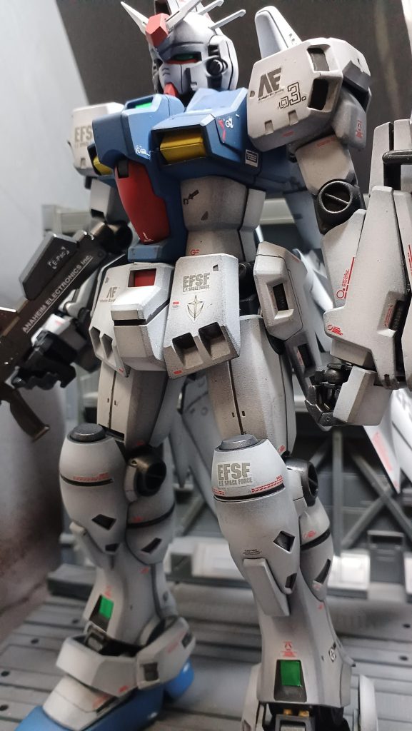 ネットで作例を見ながらデカール貼りましたが連邦系のデカールの在庫の無さには自分でも驚きました😅手持ちデカール（ジオン9:連邦1） 