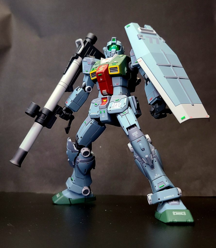 バズーカを持ってのポージング‼️