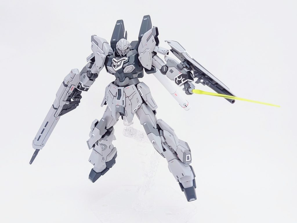 「人違い?いや...ガンダム違いか!」買ってあったけど開けて無かったアクションベースを初めて使用してみました✋劇中のシーンにポージング合わせて♪