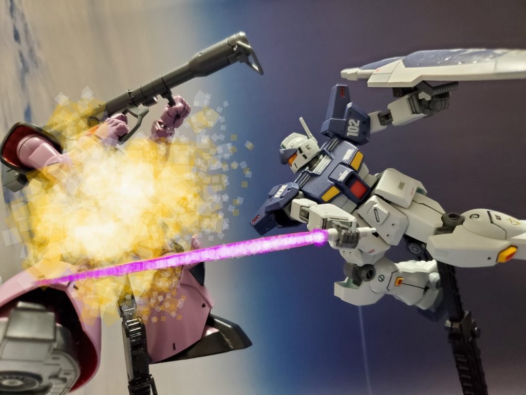 NT-1アレックスをベースに開発された『ジムカスタム』の性能を遺憾なく発揮するハインツ・ベア大尉😎✨高い戦果を挙げる大尉のジムカスタムにアナハイム社の依頼により試作された高機動パックへの換装が決定🎶月🌙のフォンブラウンにて改修作業が行われた👊✨