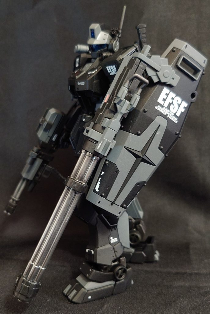 追加武装として、バンダイから出ているシステムウェポンキットのジャイアントガトリングとロングシールドを追加。