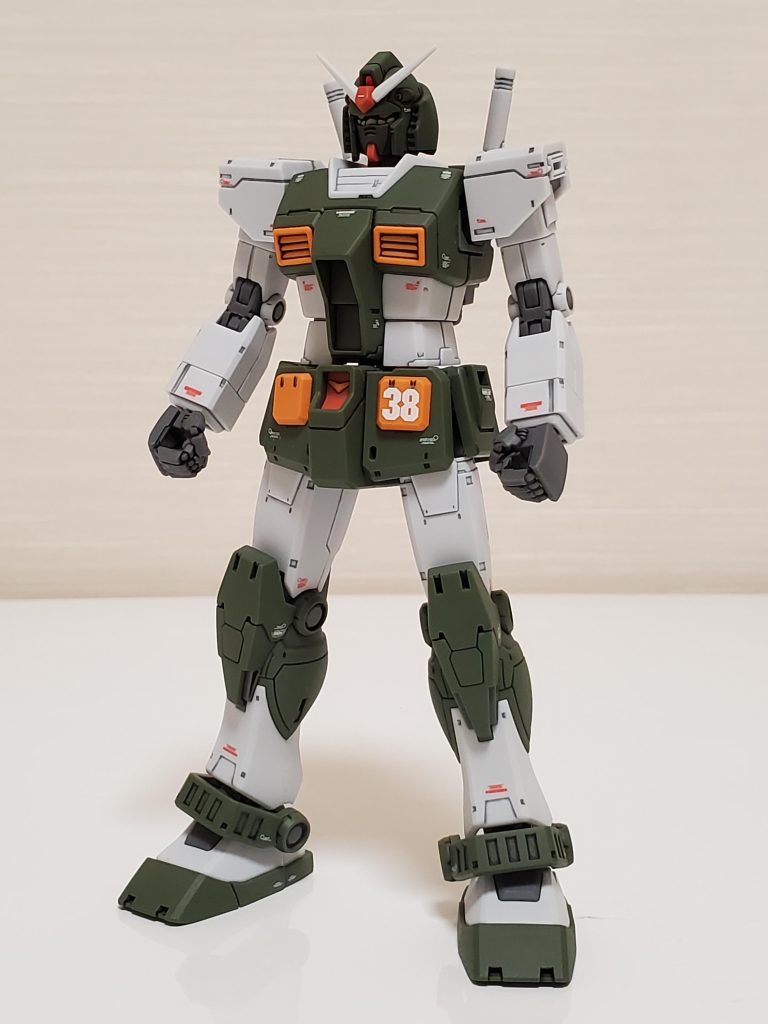 まず本体を。「いつ発売するのか」と待ちに待ったHGフルアーマーガンダム。無事に予約できた時は小さくガッツポーズしました(会社からの帰宅中だったので…)。完成品は置いといて、ゲルシート等を使用せず着脱可能なフルアーマーを待っていた!