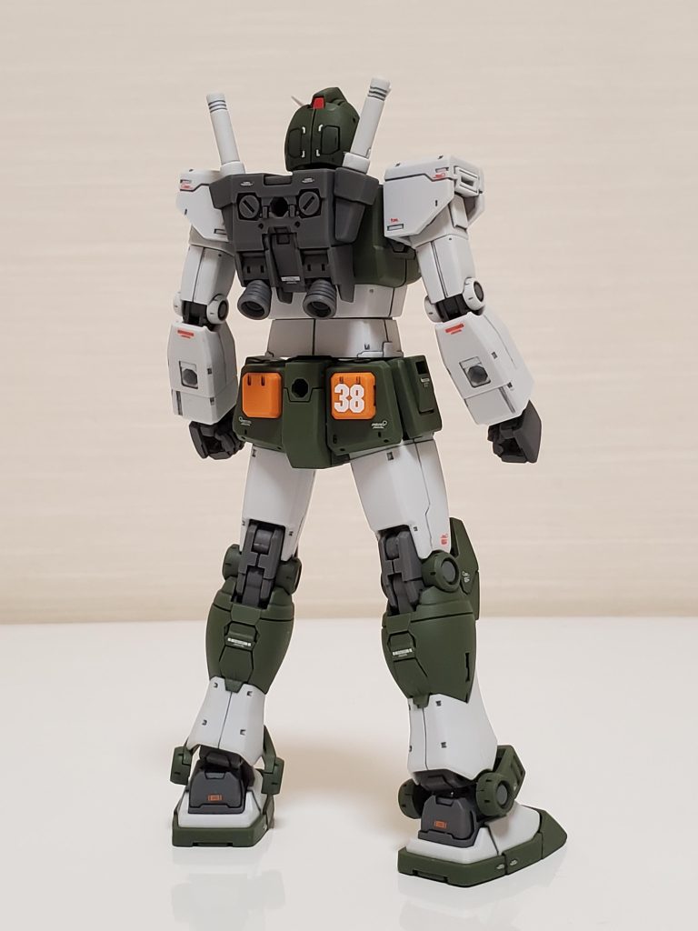 今回も部分塗装、スミ入れ、トップコート仕上げです。水転写デカールは指定部分の物は全て使用しました(ミサイルハッチのラインなどは塗装すれば良かったのですが…)。尚この写真、本体完成時に撮ったものになります。装甲を被せた感じ、デカールを傷めないようでしたが念のため。