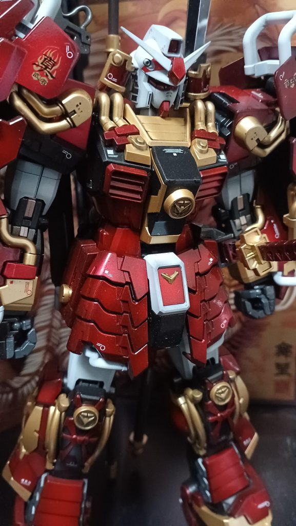 赤のパーツは黒鉄色下地のシルバーでグラデかけてからのクリアレッドでキャンディ塗装にしました