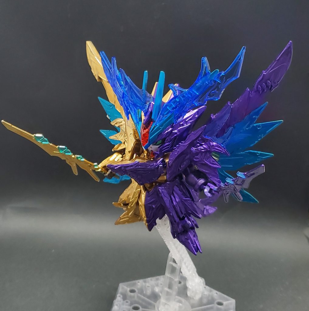 左側から目の色も緑に変えてます