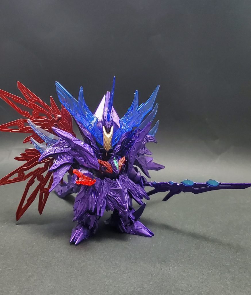 合体前2こちらは赤と金の差し色を入れてフューラーコマンダーを意識してます片方の羽根が塗装して戻せなくなっちゃったので曹操ウイングのを取り付けてます名付けるならフューラーインフィニットジャスティスコマンダー?