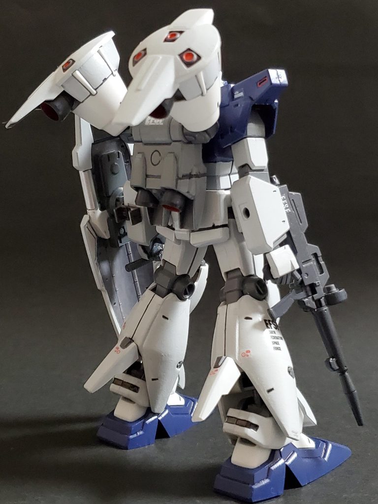 こちらがジムカスタム高機動型のLia view😊🎶④今回は初となるピンバイスによる穴開けを行いました✨今までドライバーの尖ったので無理やり開けていたのですが、ピンバイスのお陰でいとも簡単に開けられ、購入して正解⭕🎶バックパック取り付け穴も楽チンでした~👊✨カラーリングはグレイファントム配備機の公式設定画像?をベースに若干の色味、配色でオリジナル塗装🖌️お陰様で自分では満足いく仕上がりになりました~🎊