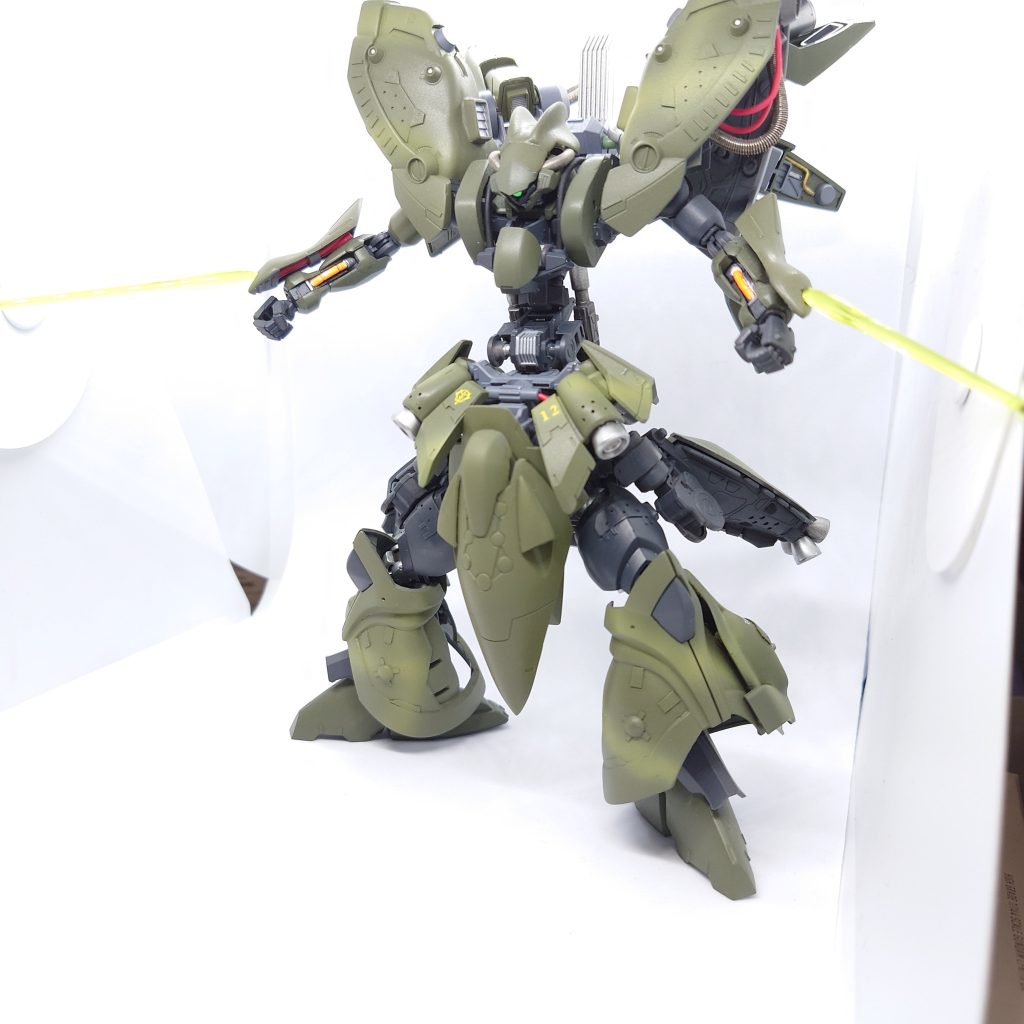 腕部装甲内ビームサーベル