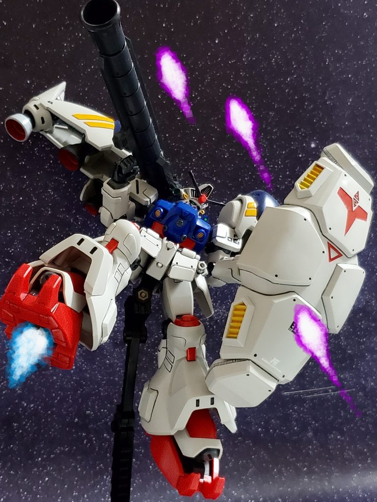 ハインツ・ベア大尉の攻撃を受け流すアナベル・ガトーのガンダム2号機✨核弾頭発射体勢にあるようで満足な戦闘体勢は取れないようだ👍✨これはガンダム2号機を止めるチャンス😎❗