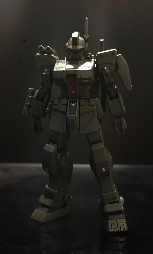 全身。脇も詰まってるしプロポーション素晴らしいですねー(好みはもうちょいマッチョですが)足首もRGとかにある斜めにロール軸が刺さるタイプになっていて設置性の高い設計になってます。