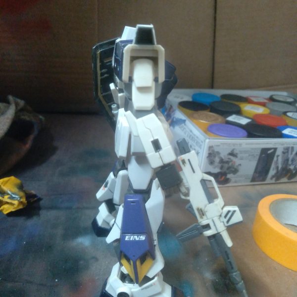 This is my next project. It is a GM I will be making. I have a head for it haha. I will be removing the current thrusters on the shoulders in favor of some better one. The lower body is a mix of GM space command(?) And Tristan. The torso is from the GM/GM and the arms are from a ground GM. The shield is also GM/GM. It will be called the GM R-type(?) （3枚目）