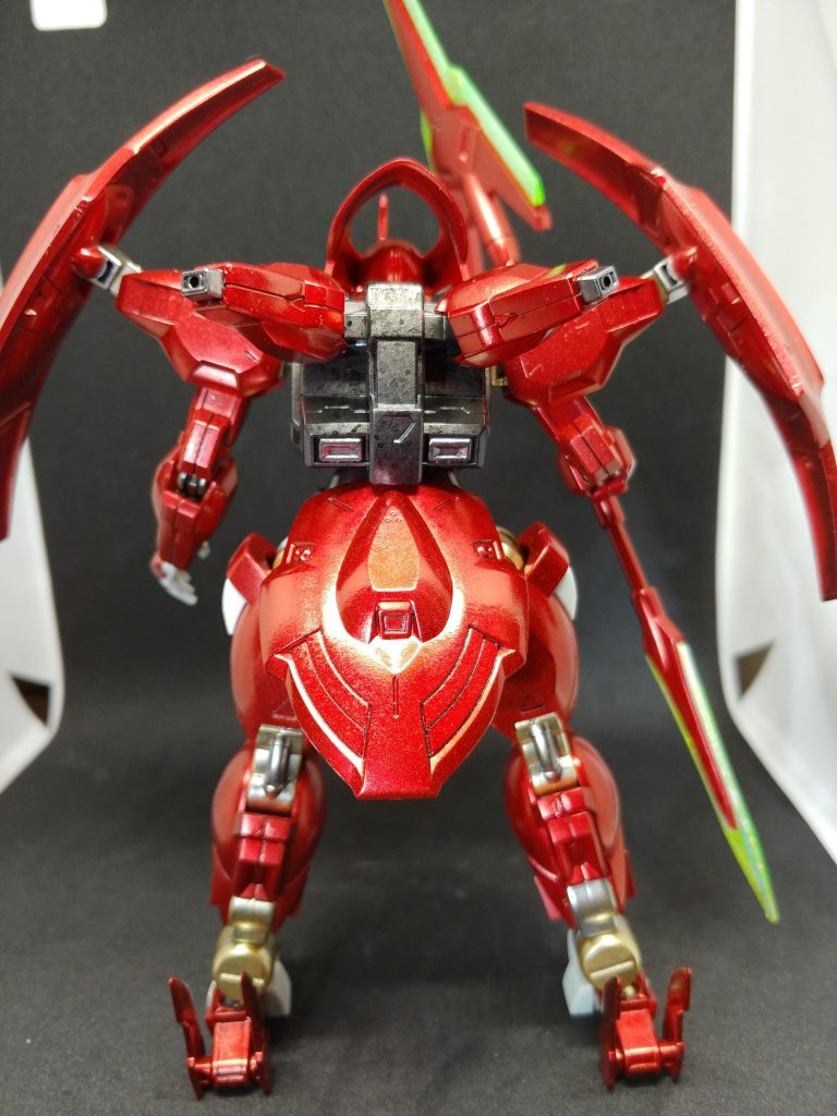 バックパックの塗装、メタリックブラックが少なくなり吹き出しが安定せずポツポツと斑点・・・折角全体的に良い感じだったのに、ここだけが残念