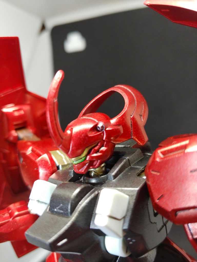 顔も何とかシール無しで今回はバックパックのマーカー不足以外は良い出来でした。ガンダムマーカーのメタリックブラックを単品で販売して欲しい。塗装は、やはりディランザ同様今回もパーツがデカく少なくで比較的簡単だったんで上手く出来たってことか?