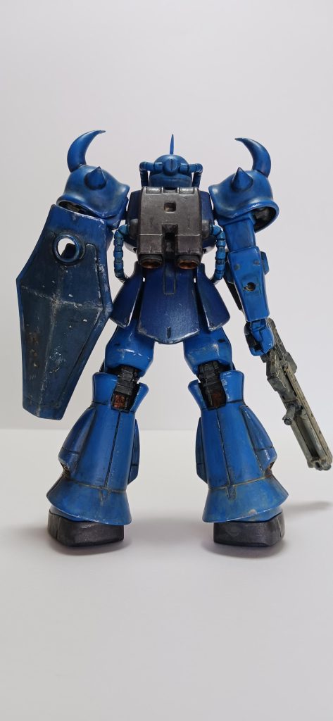 足元は砂漠の砂埃をイメージして、汚してます。