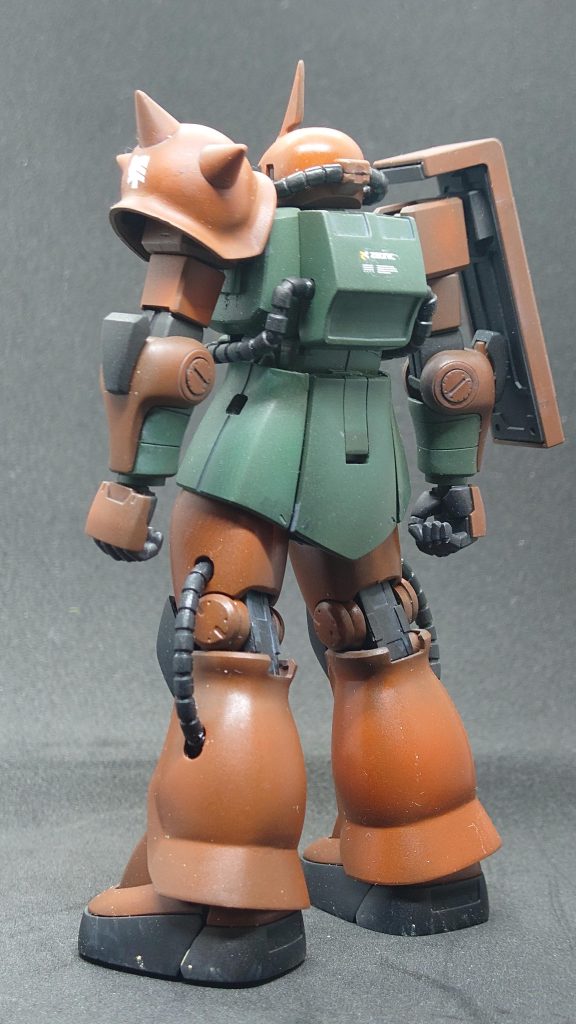 背面から。最後まで悩んだのですが、ランドセルのバーニアはこの旧HG系には無いのが正解と思い、オミットしています。