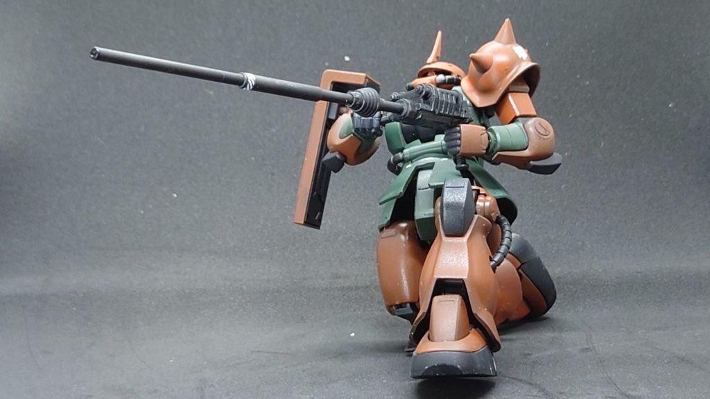 マゼラトップ砲は派手さ重視で砲身を長~く延ばしています。意外と片膝イケます(笑)