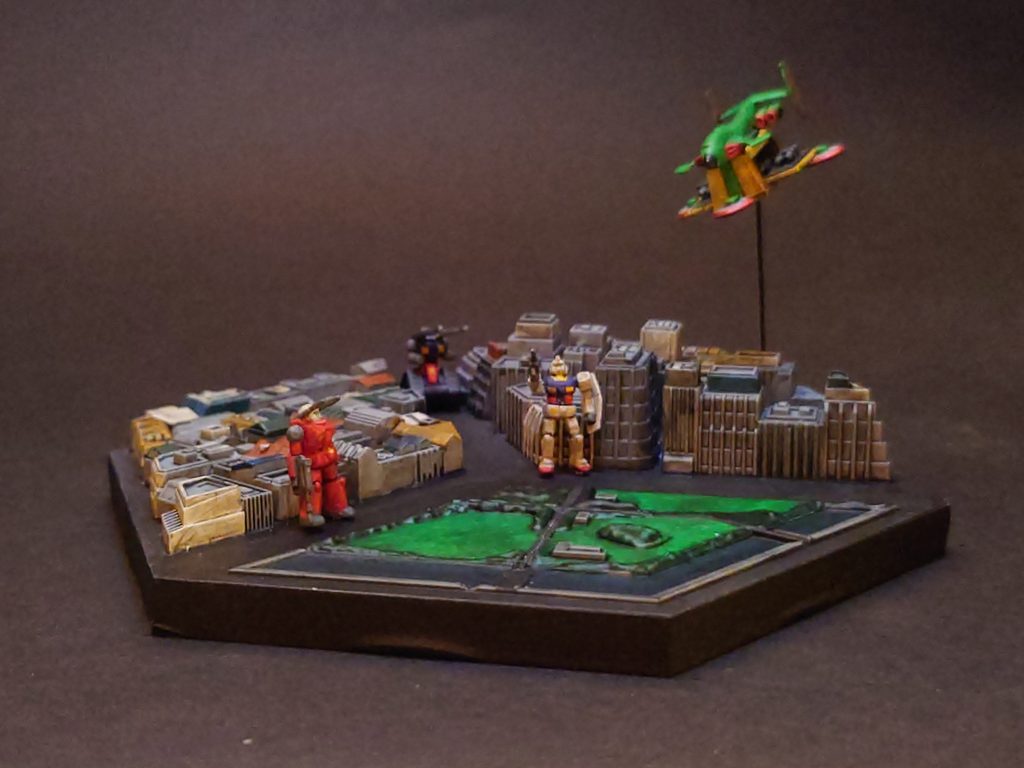 カスタムシーンベース（情景ver）同じくアクリル筆塗り＋シタデルのナルンオイル道路は４mmプラ棒で拡張しています。（ガンタンクが置けなかったので） 