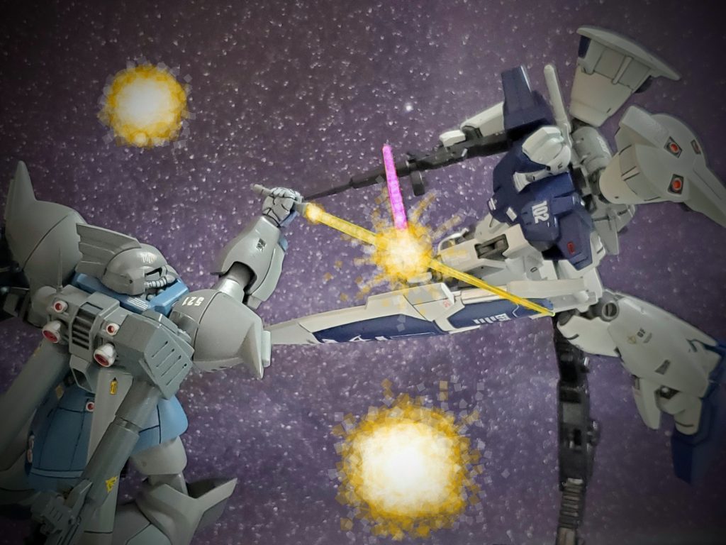 しかし❗ガンダム2号機に接近するジムカスタム高機動型の前に立ち塞がる1機のゲルググタイプのMS😥💦核弾頭発射まで時間がない中、ハインツ・ベア大尉はエースパイロットと思われるゲルググと対峙する事となるのであった……💫以上、私の妄想イメージによるジムカスタム高機動型の活躍でした~😊🎶