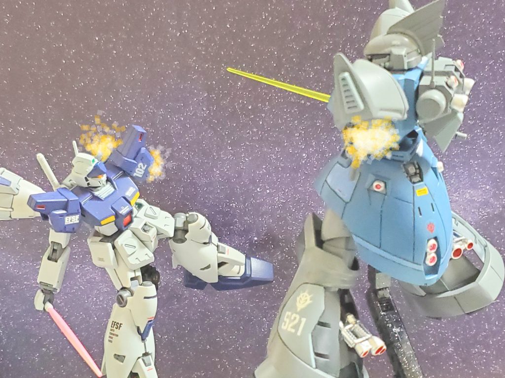 互いに満身創痍で、もはや戦闘続行不能～💦その時、ガトー少佐のガンダム２号機が核弾頭を放ちソロモンは閃光に包まれた…✴️ガトー少佐を防衛する任務を果たしたバウアー中佐は、再び巡りあった強敵との決着がつかぬまま、ここから撤退する❗『星の屑作戦』は、まだ始まったばかりなのである………💫以上、妄想イメージによるノルディット・バウアー中佐の『ゲルググマリーネ』とハインツ・ベア大尉の『ジムカスタム高機動型』の対決でした～😊🎶