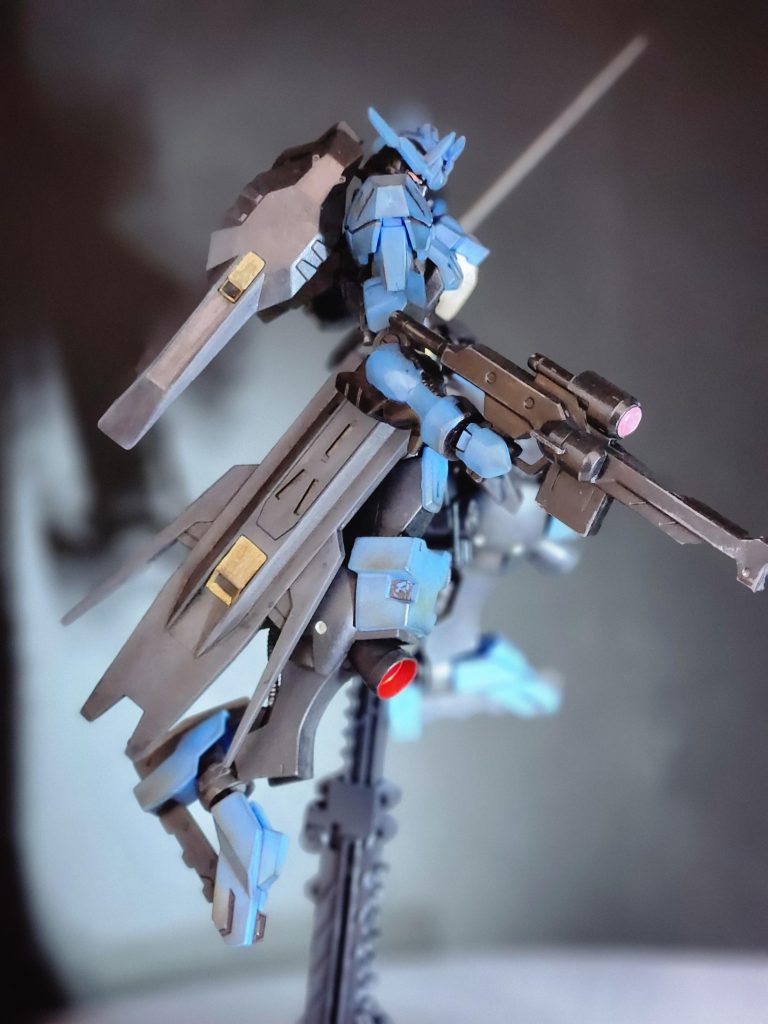 白部分塗れなくて、近くにあったゴールドにしてみました。可もなく不可もない感じ。