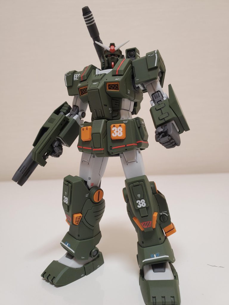 フルアーマーガンダム!子供の頃、1/60しか持っていなかったのですが、理想の1/144が手に入って本当に嬉しいです。デカールは所々シルバリングやシワが目立ちますね。そのうち修正しようと思います。