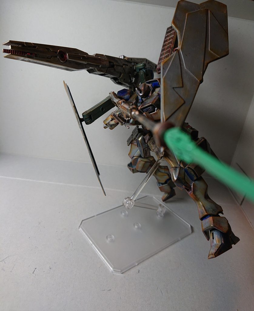 ビームエフェクトは、忍パルスガンダムのエフェクトパーツを水性のエメラルドグリーンとホワイトを混ぜたもので塗装したやつを使用しています。