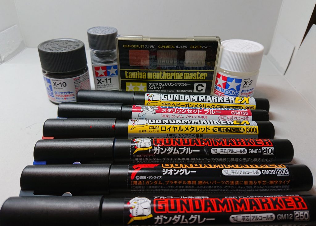 主に使用した塗料たちです。