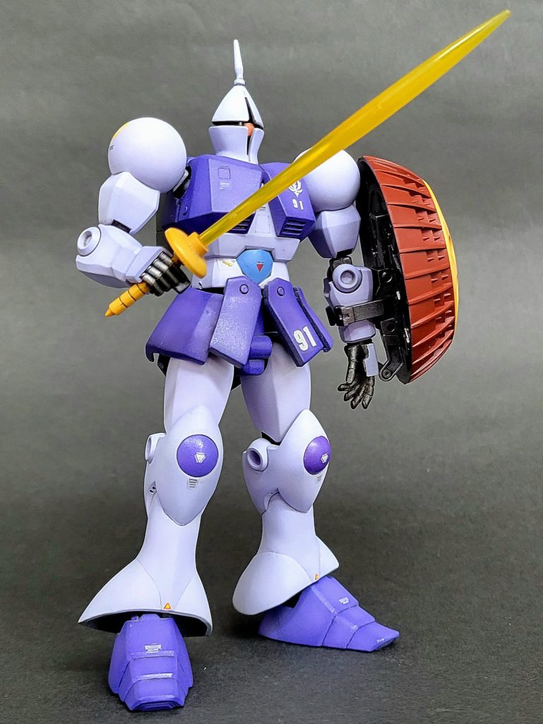 腰にボールジョイントを仕込み、スカートアーマーを分割。