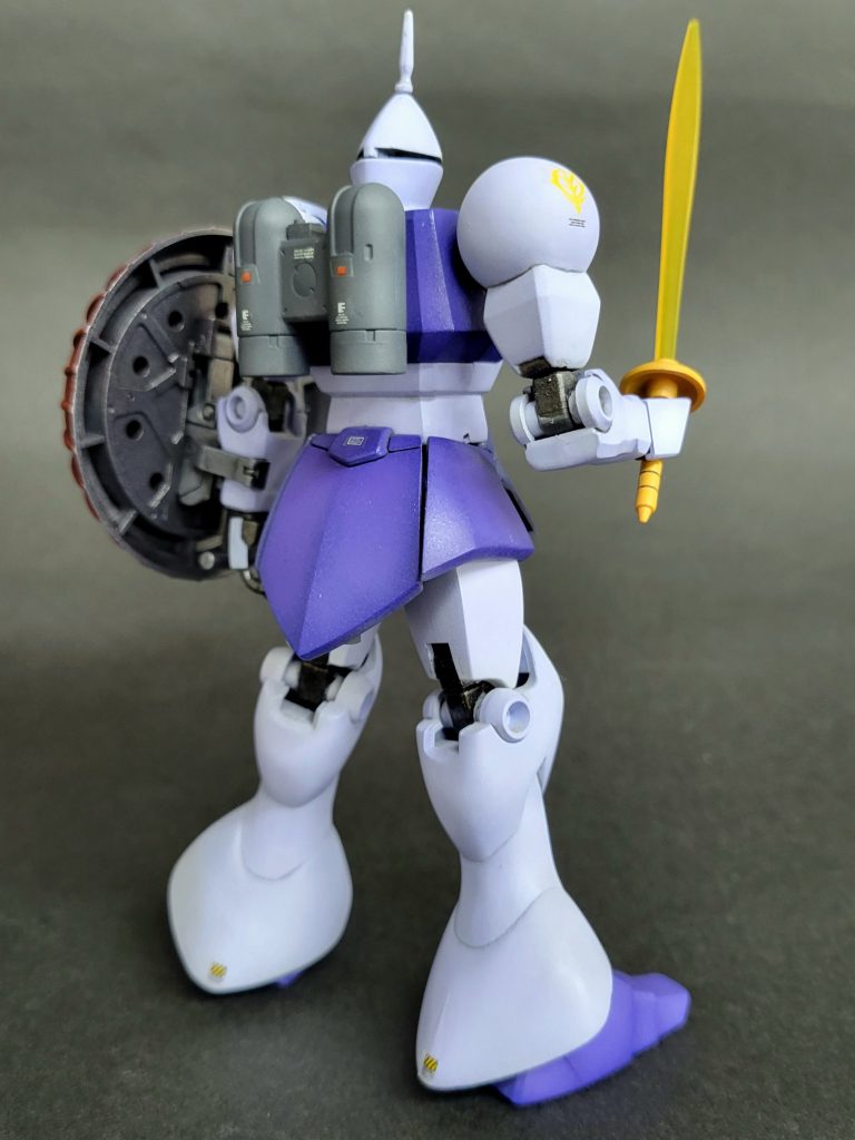 肘、膝関節のポリキャップは、そのまま塗装。やはり、貧弱さを感じてしまいます。