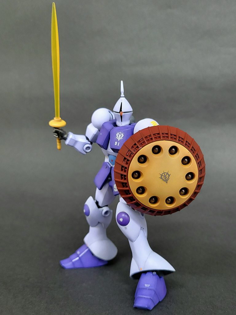 モノアイも角(つの)を回すことにより、左右に可動させています。